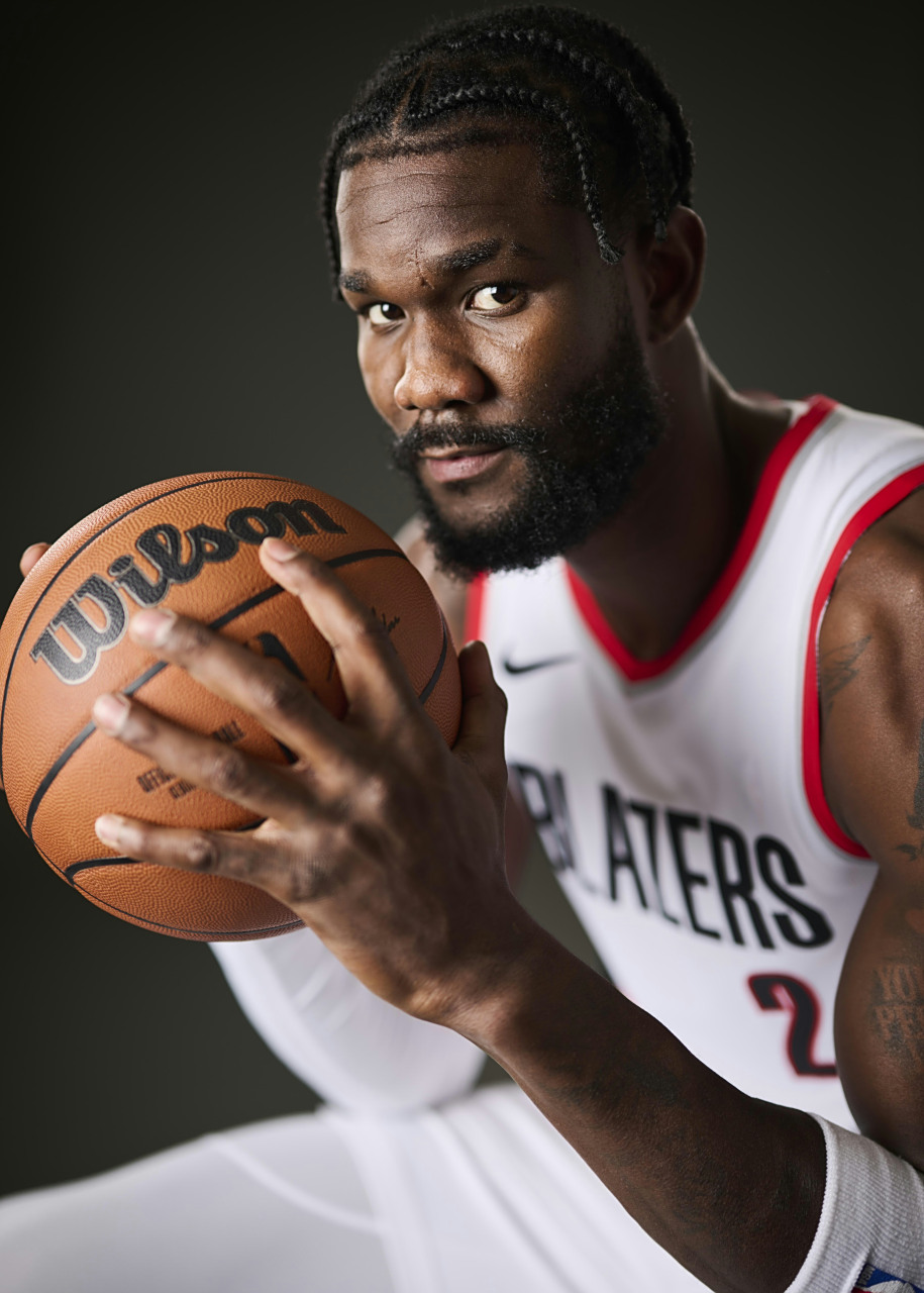 包含猛龙绝杀魔术，艾顿统治全场的词条