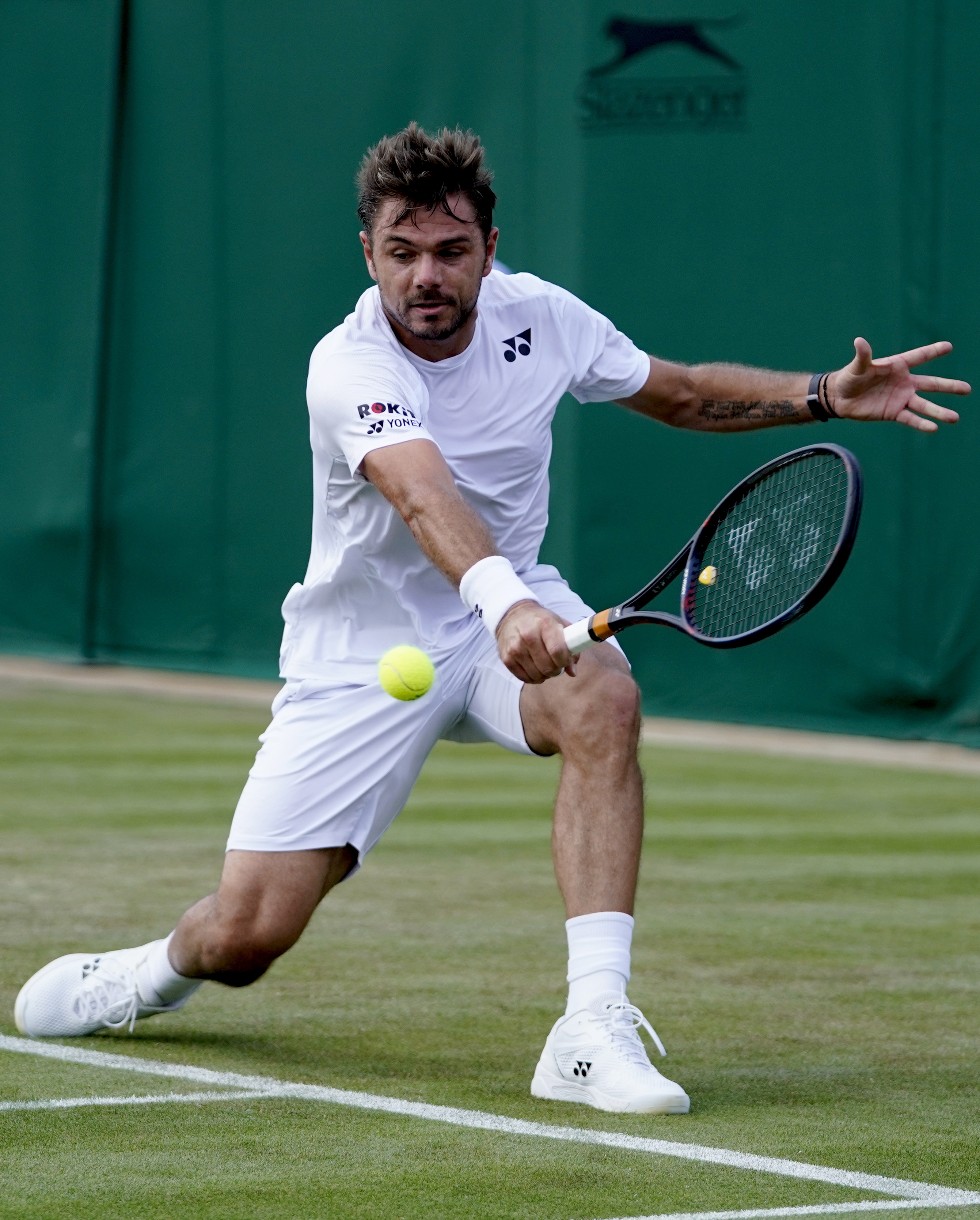 包含英国网球队绝地反击美国网球队，瓦林卡爆发神勇的词条