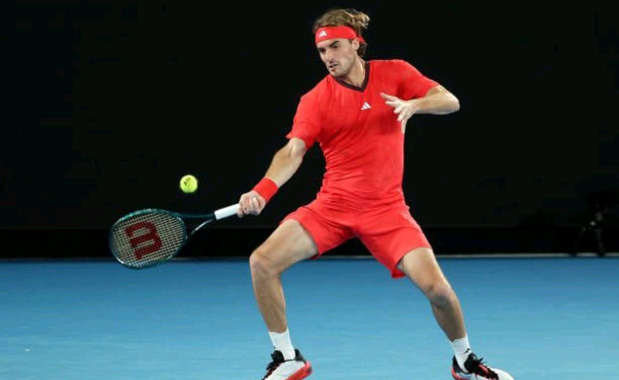 关于美国网球队力克西班牙网球队，西西帕斯完成帽子戏法的信息