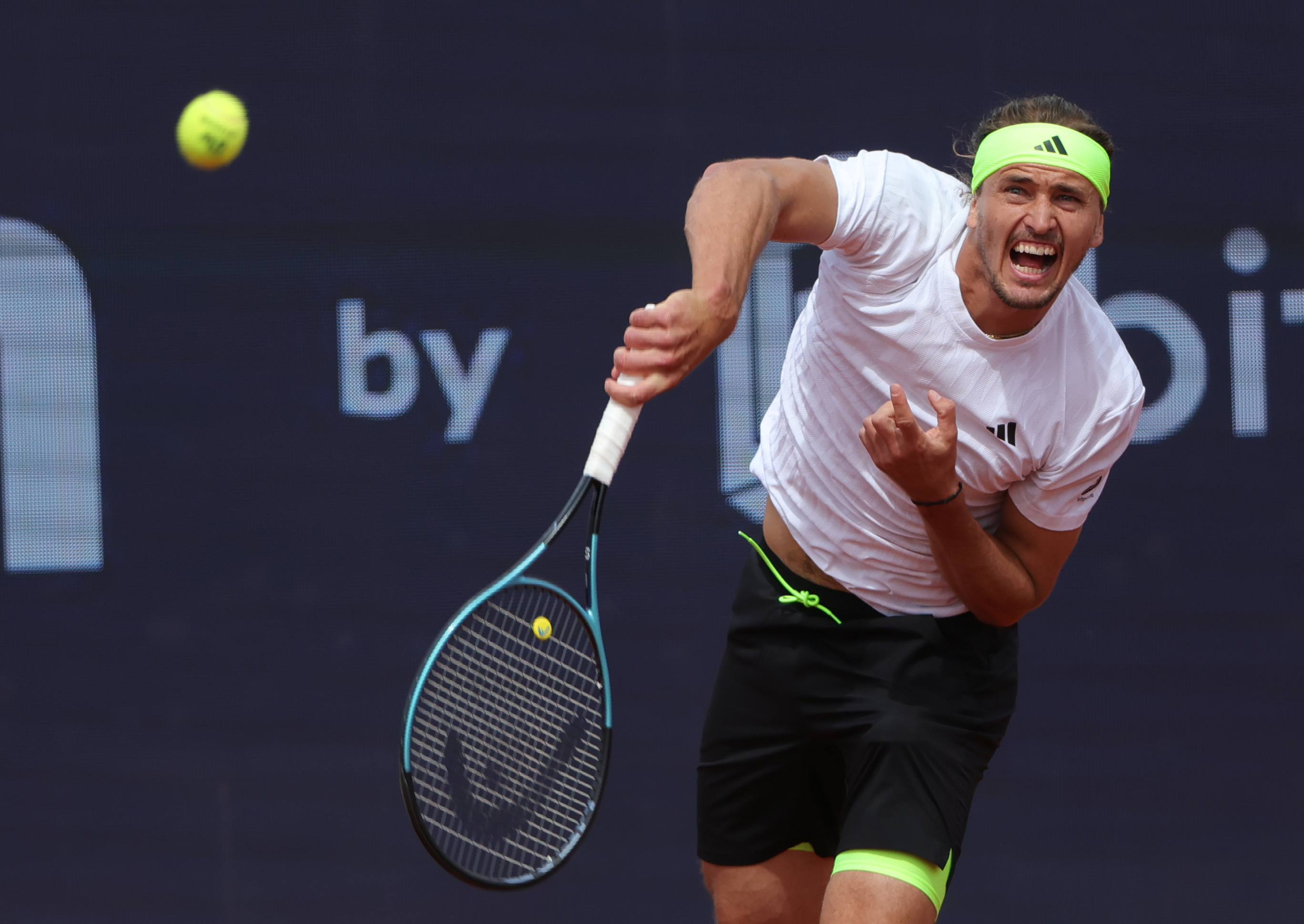 法国网球队险胜德国网球队，兹维列夫高光表现的简单介绍