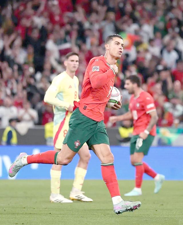 关于欧洲豪门胜负难料，球员努力拼搏的信息