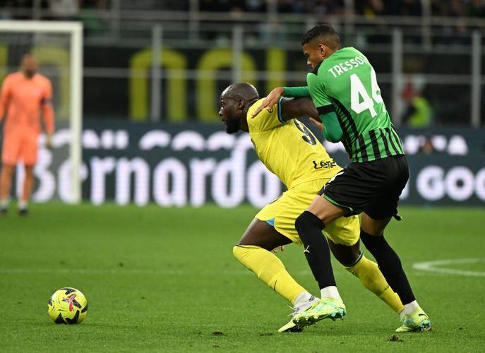 萨索洛队主场战胜对手,豪取三分的简单介绍 萨索洛队主场战胜对手,豪取三分的简单介绍