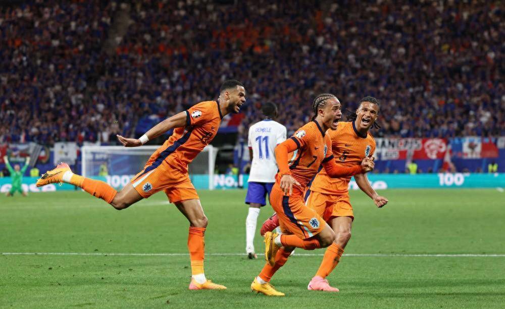 包含荷兰队在欧国联比赛中遭遇阻碍，需要调整战术！的词条