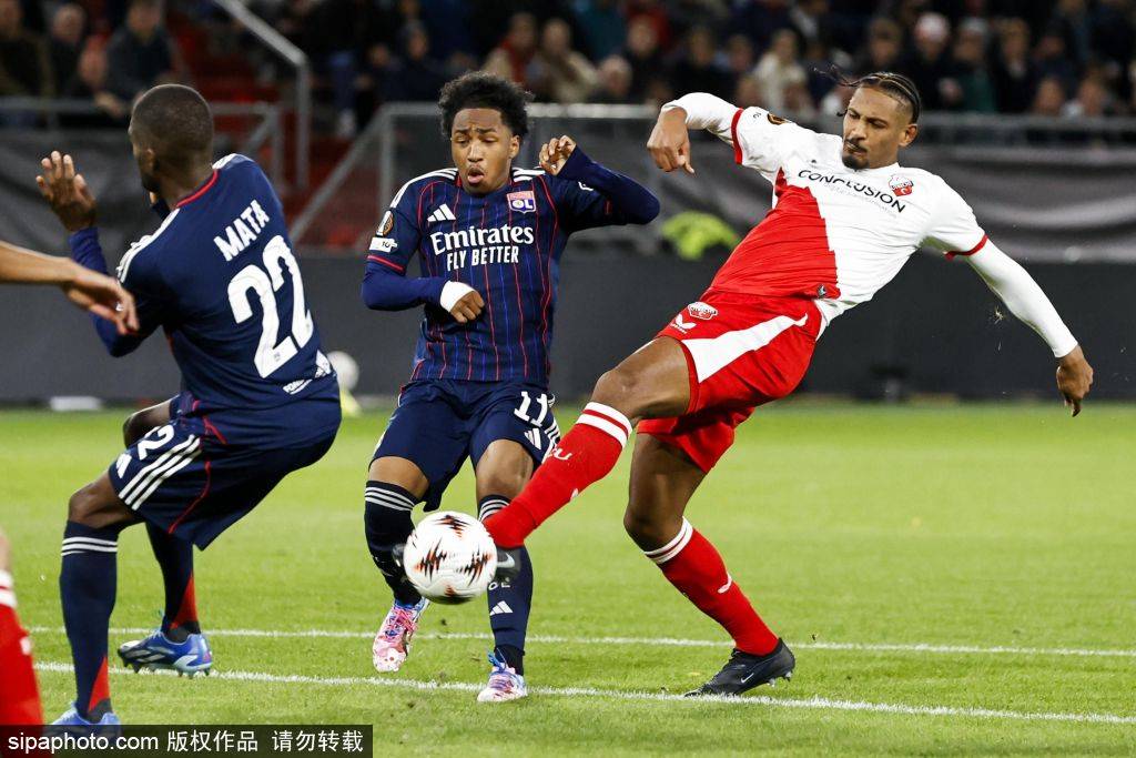 包含荷兰队在欧国联比赛中遭遇阻碍，需要调整战术！的词条