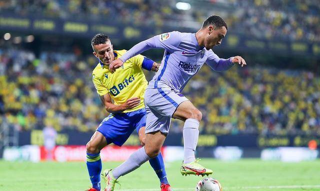 埃瓦尔防线稳固，连续三场零封对手的简单介绍