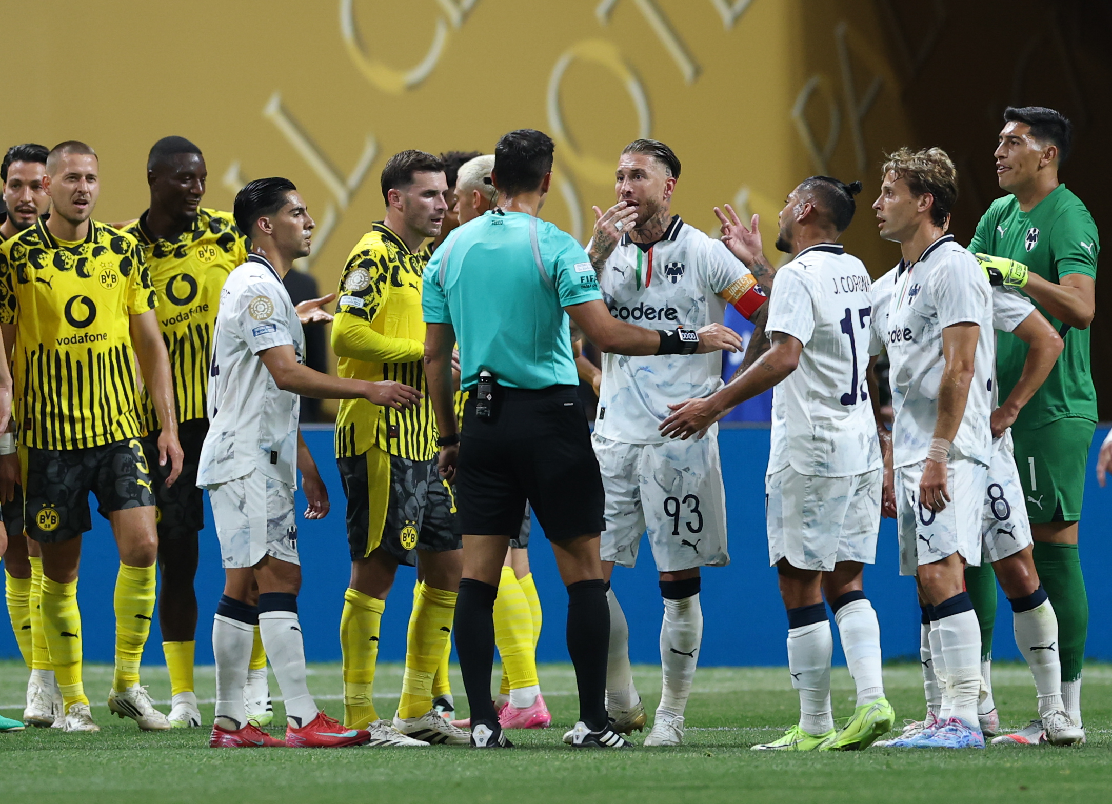 多特蒙德客场获胜，晋级前景看好的简单介绍