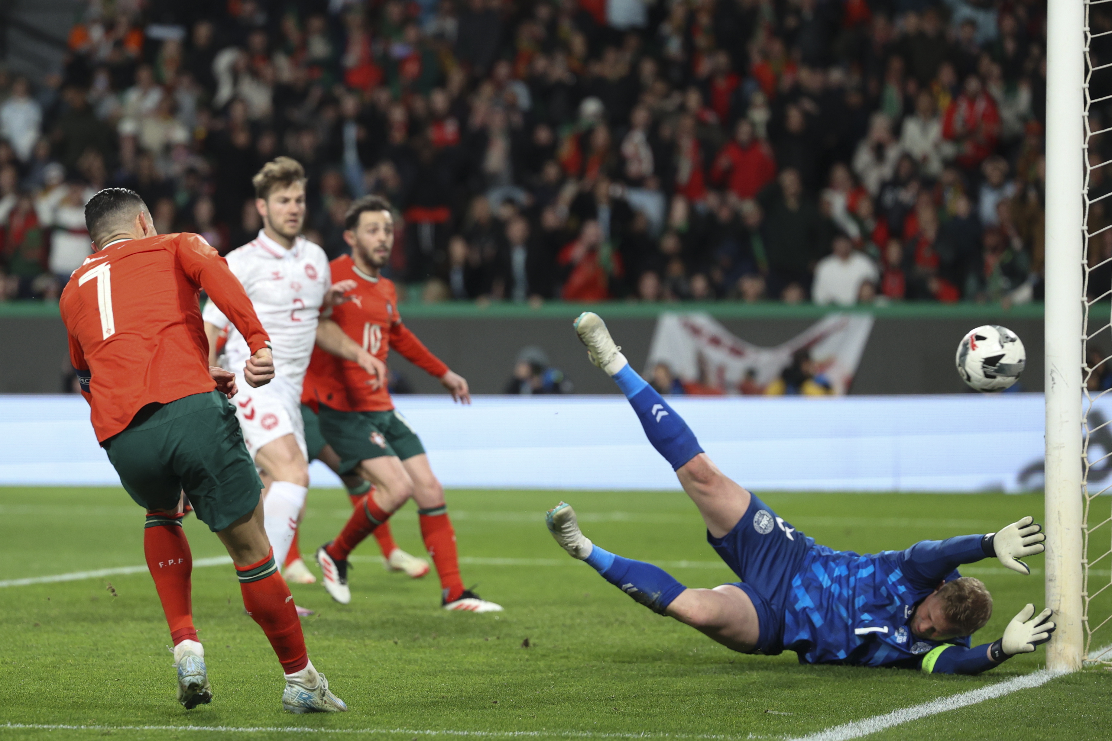 世界级足球赛事即将揭开面纱的简单介绍