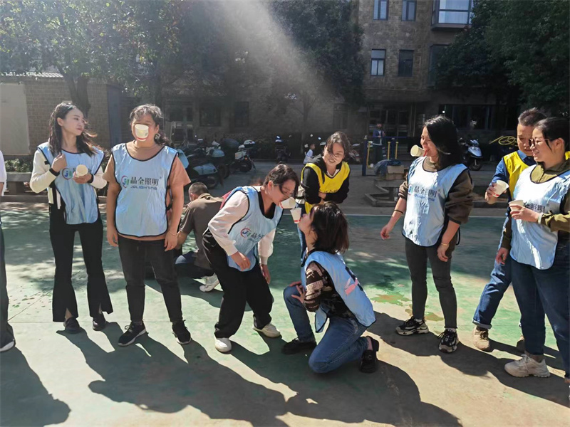 红黄蓝国际赛场上演激烈角逐的简单介绍