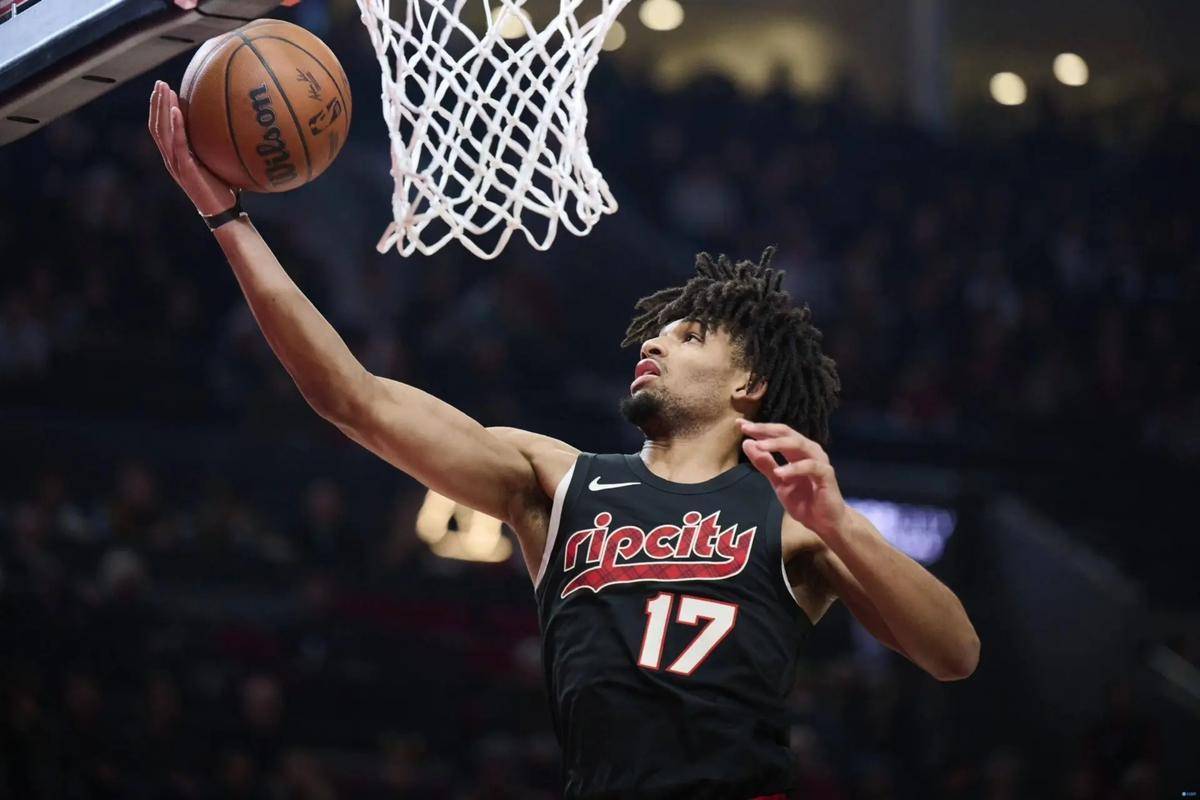 鹈鹕队大胜开拓者队,扳平系列赛的简单介绍 鹈鹕队大胜开拓者队,扳平系列赛的简单介绍