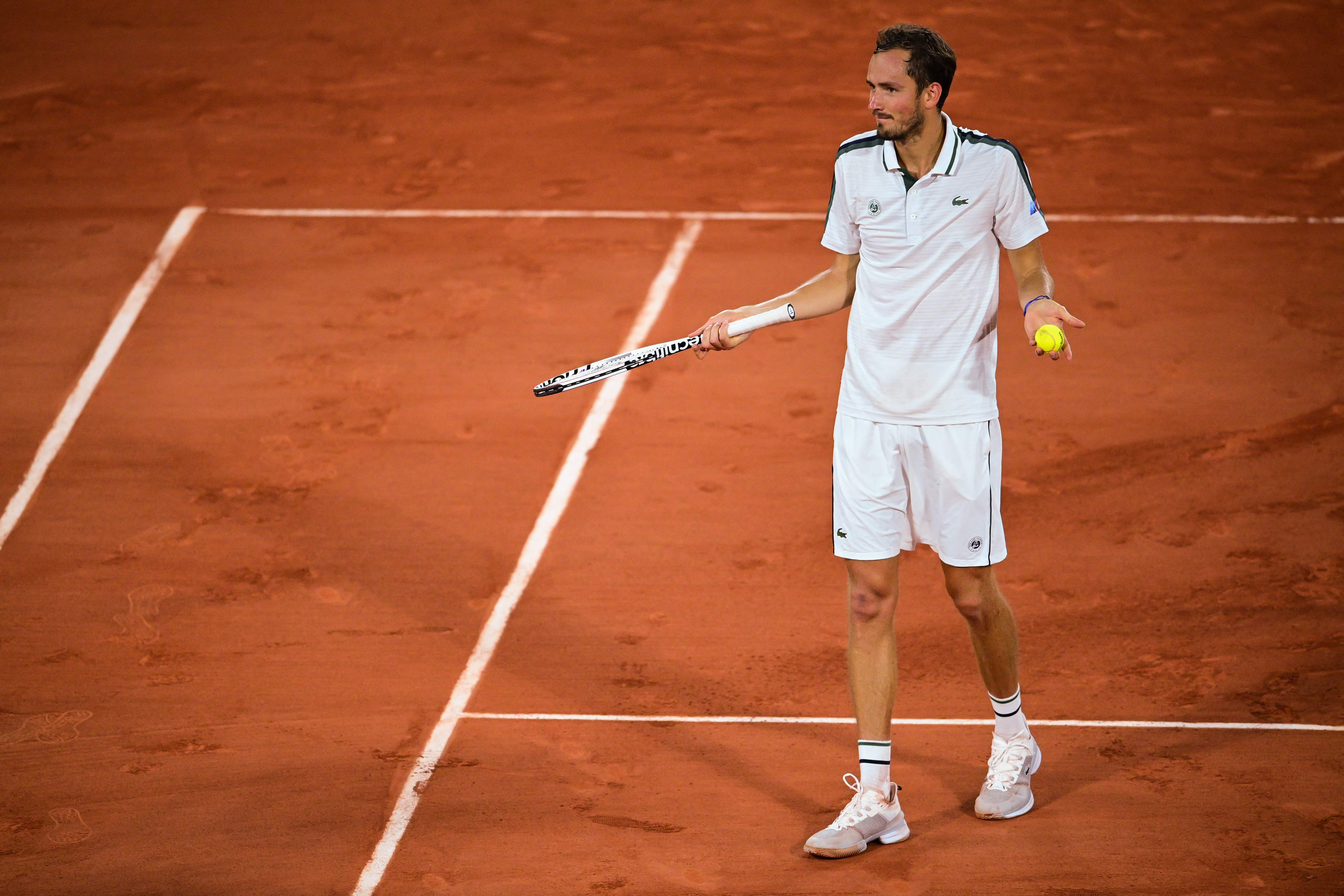 戴维斯杯完胜法网，梅德韦杰夫关键制胜的简单介绍