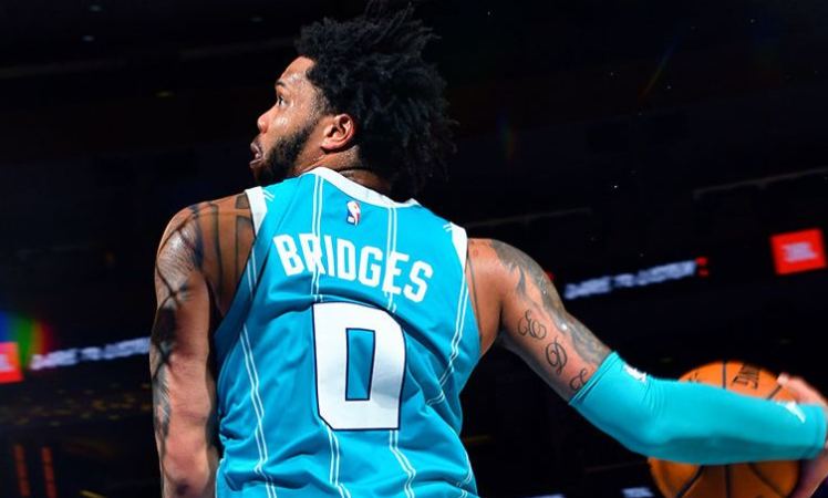 包含猛龙逆转马刺，莫兰特刷新纪录的词条