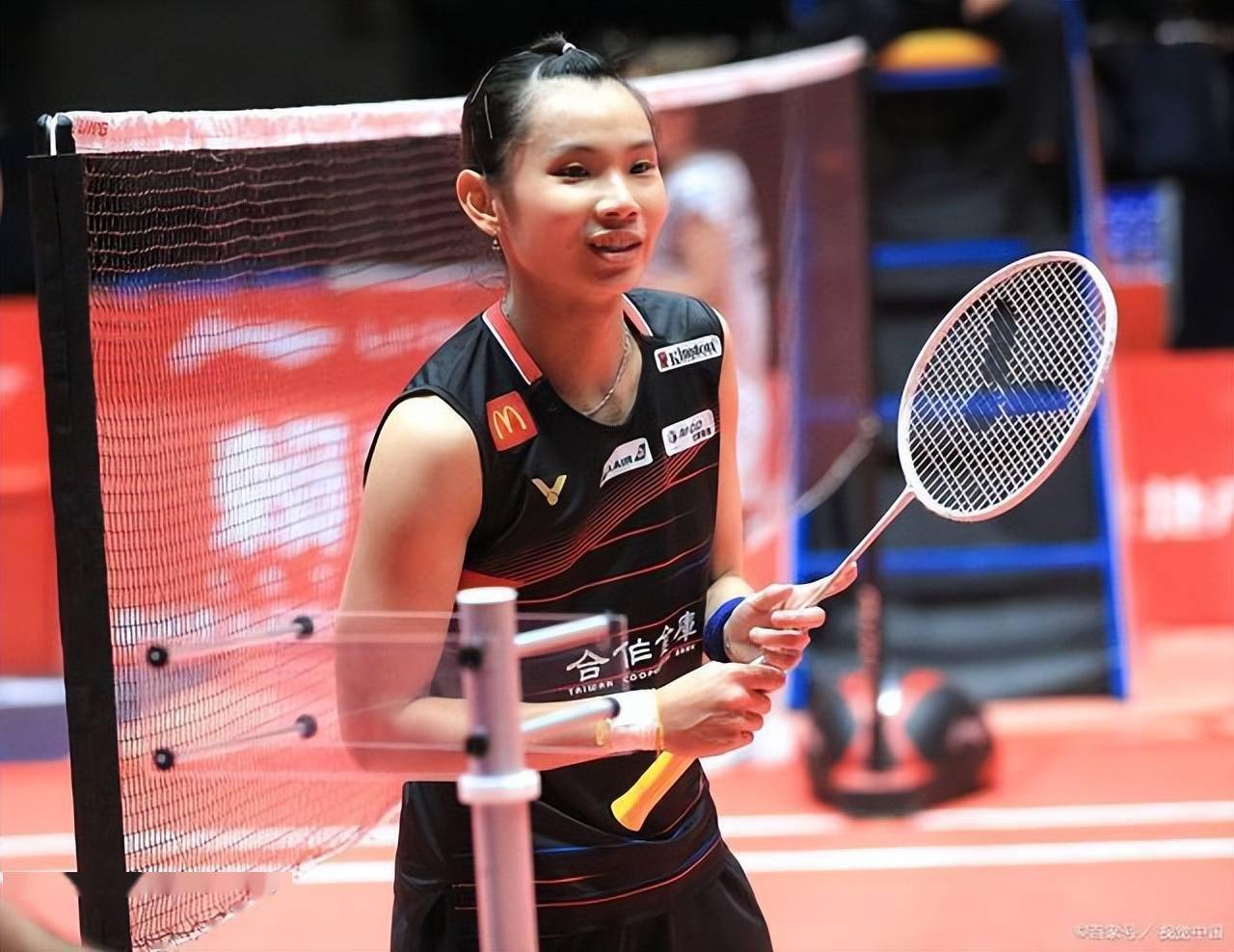 包含韩国队轻取法国队，辛杜统治全场的词条