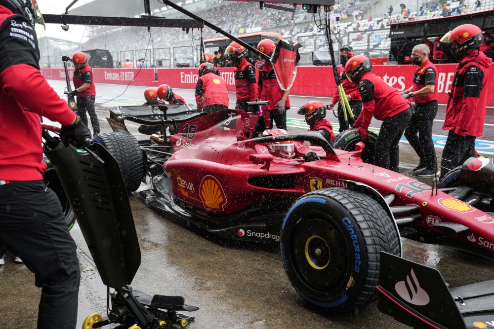 包含哈斯车队碾压梅赛德斯，勒克莱尔刷新纪录的词条