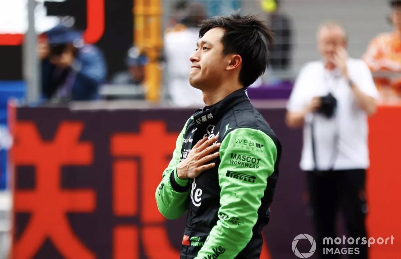 包含梅赛德斯鏖战哈斯车队，周冠宇惊艳四座的词条