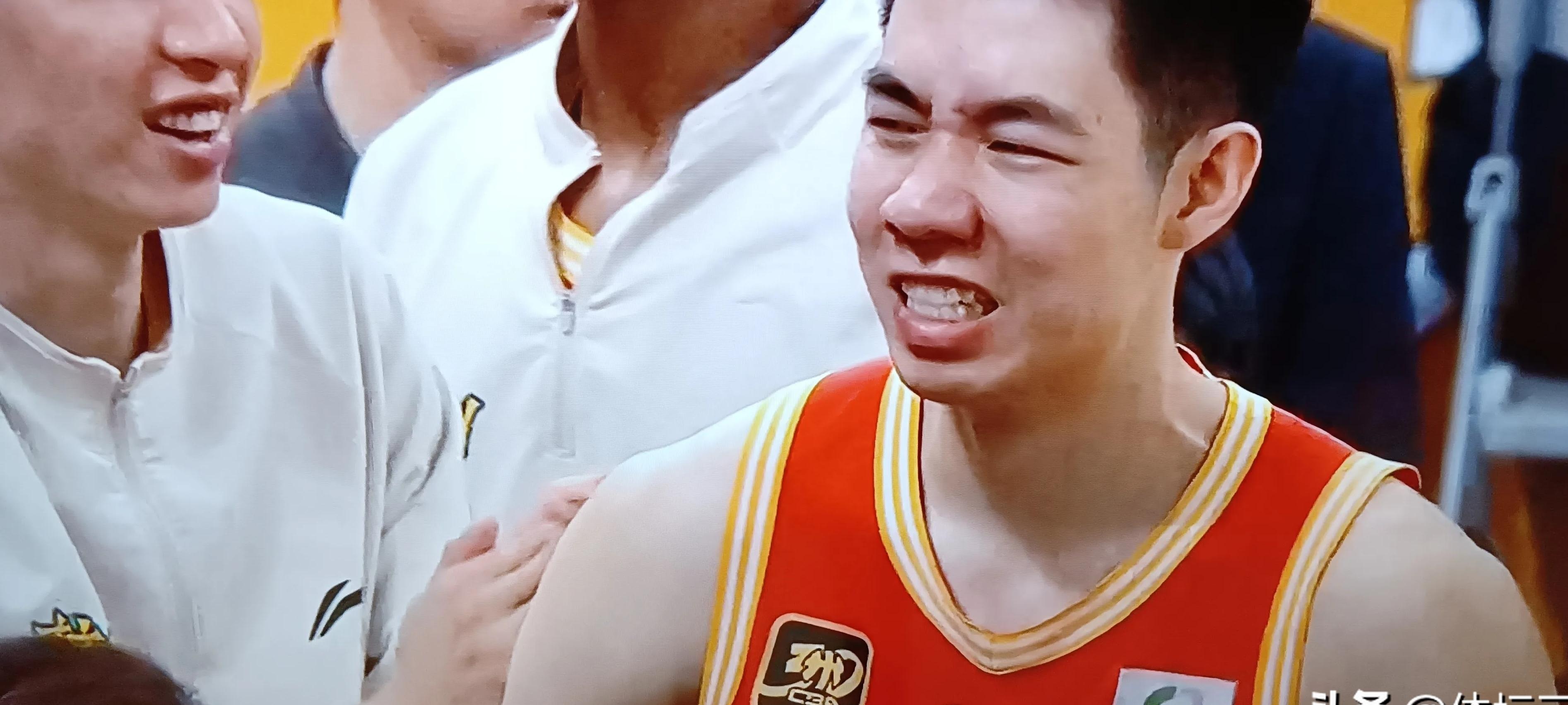 雷霆轻取广州队，胡金秋刷新纪录的简单介绍